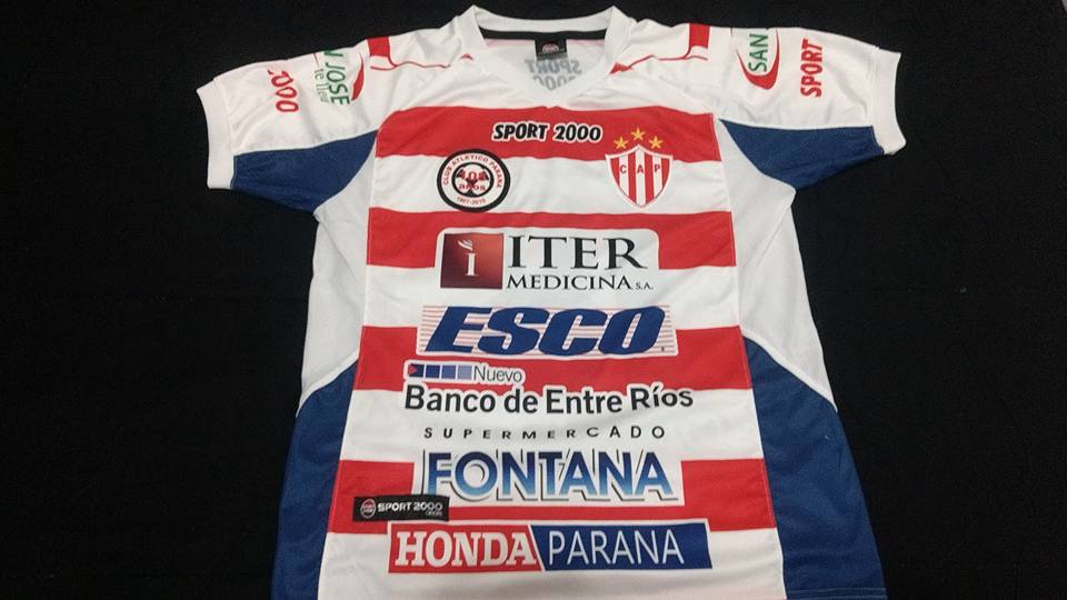 Paraná Home Camiseta de 2016 - 2017.
