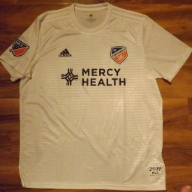 FC Cincinnati Home futbol forması 2019 sponsored by Mercy Health