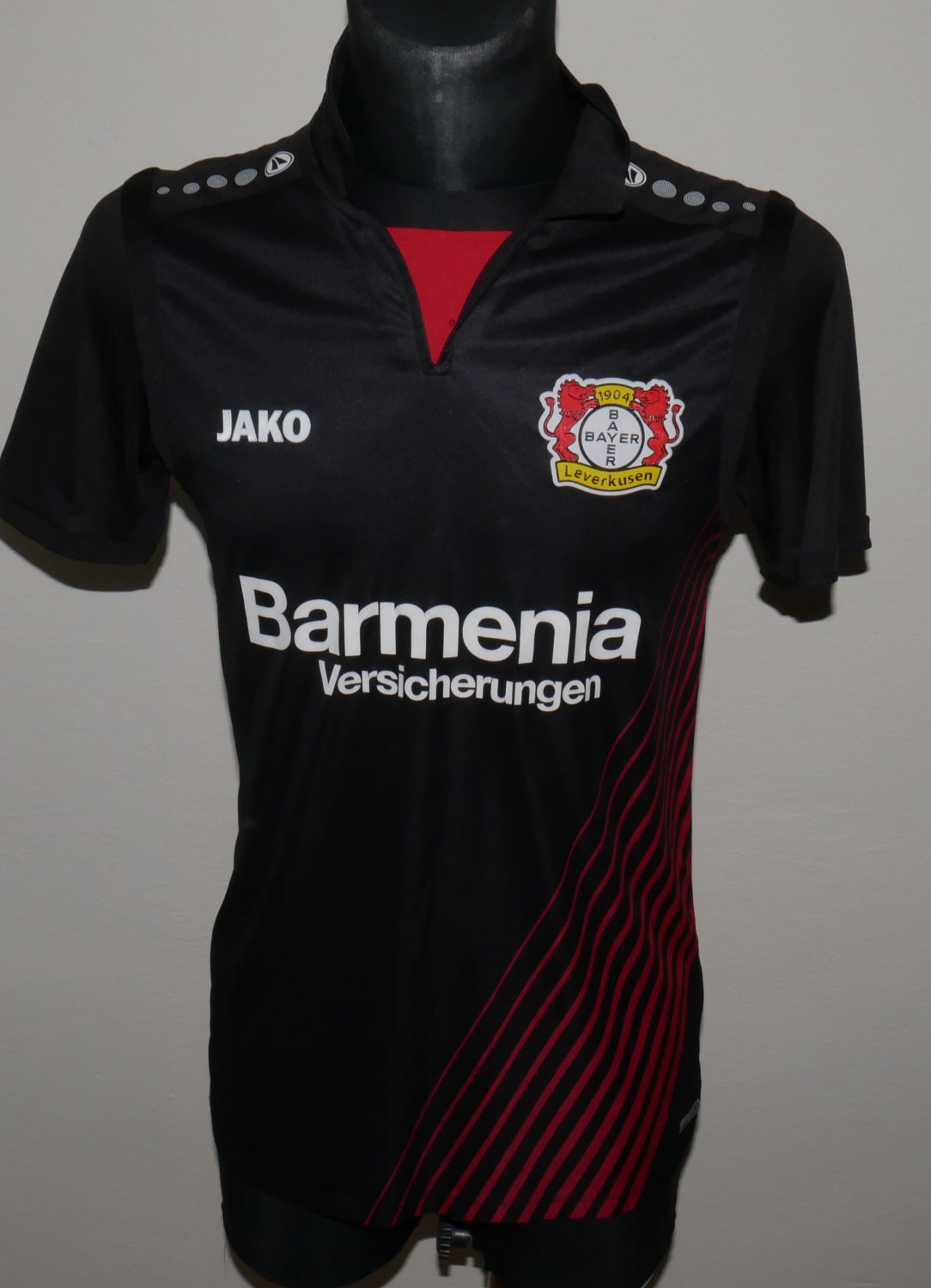 Bayer 04 Leverkusen Home Camiseta de Fútbol 2017 - 2018. Sponsored Barmenia Versicherungen