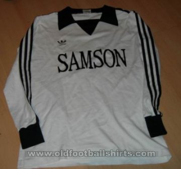 Eintracht Frankfurt Home football shirt 1976 - 1977