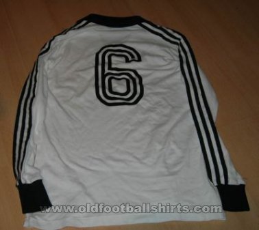Eintracht Frankfurt Home football shirt 1976 - 1977