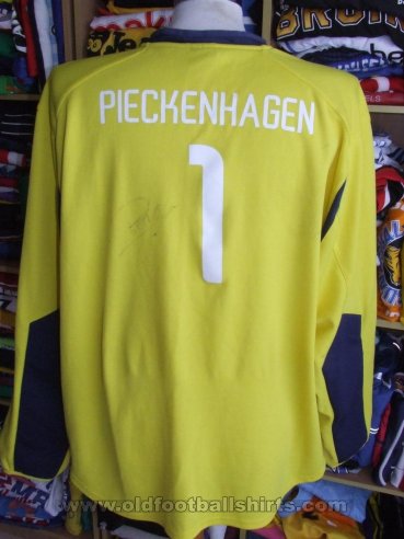Hamburg Goalkeeper football shirt 2002 - 2003