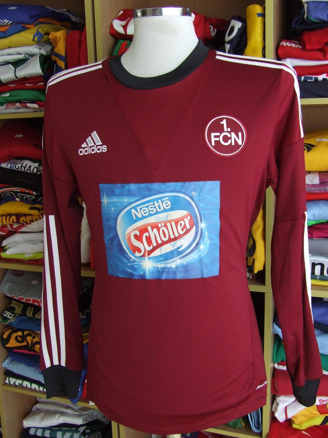 Nurnberg Home Maillot de foot 2015 - 2016. Sponsored by Wolf Möbel