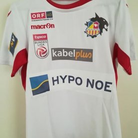 St. Pölten Üçüncü futbol forması 2017 - 2018 sponsored by Hypo Noe