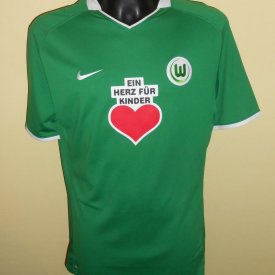 VfL Wolfsburg Home football shirt 2008 - 2009 sponsored by Ein Hurz Für Kinder