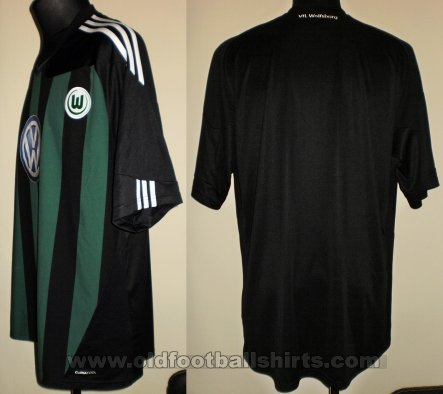 VfL Wolfsburg Away football shirt 2010 - 2011