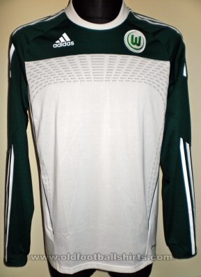 VfL Wolfsburg Home football shirt 2010 - 2011