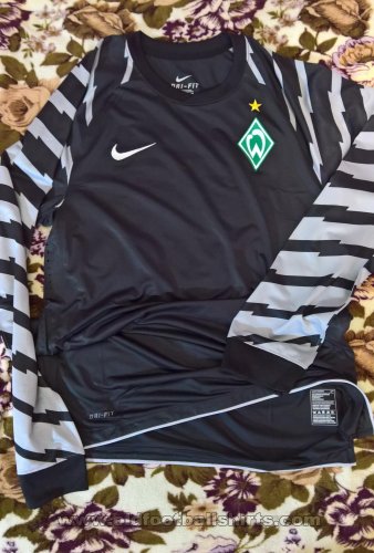 Werder Bremen Goalkeeper football shirt 2010 - 2011