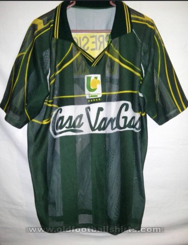 Loros de la Universidad de Colima Home football shirt (unknown year)