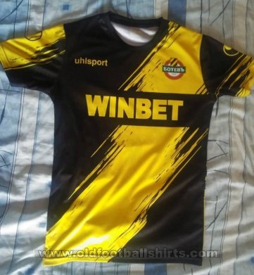 Botev Plovdiv Home football shirt 2018 - 2019