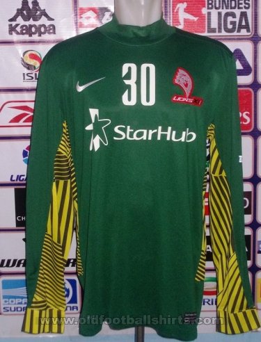 Lions XII Goalkeeper football shirt 2011 - 2012