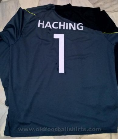 SpVgg Unterhaching Goalkeeper football shirt 2009 - 2010