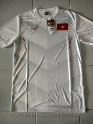 Vietnam Away football shirt 2016 - 2017