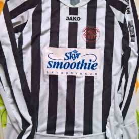 ÍF Magni Grenivík Home futbol forması 2006 - 2007 sponsored by Skyr