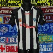 Away football shirt (unknown year)