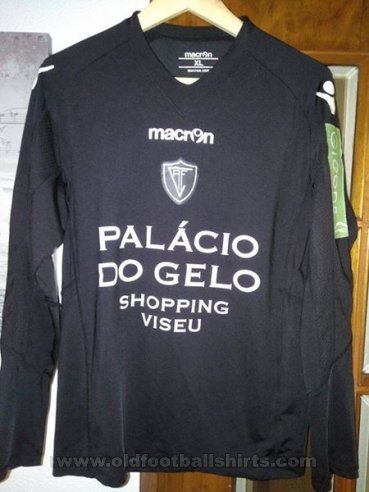 Académico de Viseu FC Home football shirt 2015 - 2016