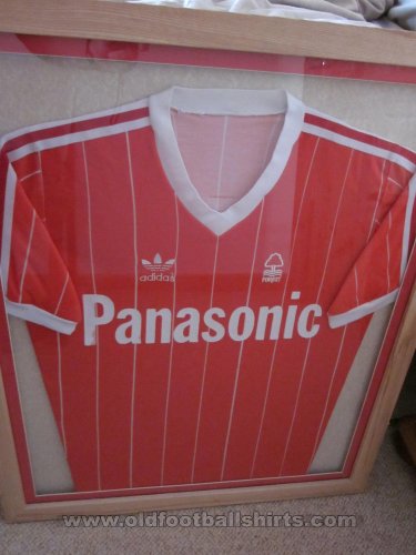 Nottingham Forest Home baju bolasepak 1981 - 1982