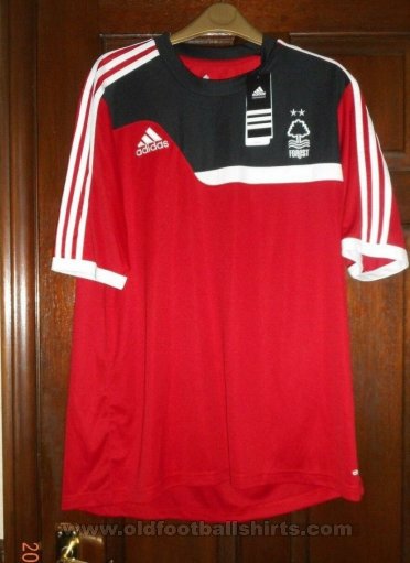 Nottingham Forest Training/Leisure football shirt 2013 - 2014