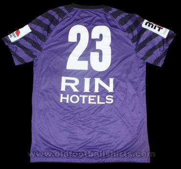 Dynamo Bucharest Goalkeeper football shirt 2010 - 2011