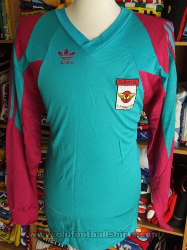 Rapid Bucharest Goalkeeper football shirt (unknown year)