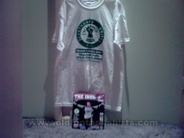 Scunthorpe United Training/Leisure football shirt 2010 - 2011