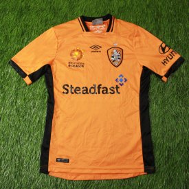 Brisbane Roar Home φανέλα ποδόσφαιρου 2016 - 2017 sponsored by Steadfast