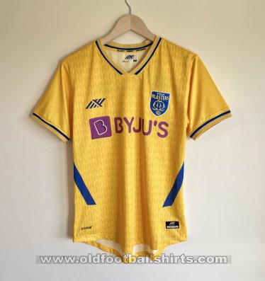 Kerala Blasters Home football shirt 2021 - 2022
