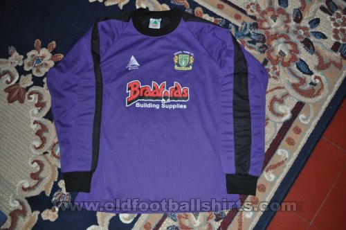 Yeovil Town Goalkeeper football shirt 2005 - 2006
