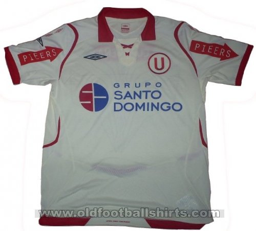 Universitario Home football shirt 2009 - 2010
