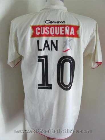 Universitario Home football shirt 2006