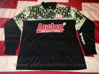 Universitario Goalkeeper football shirt 1993