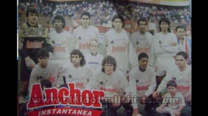 Universitario Goalkeeper football shirt 1993