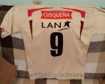 Universitario Away football shirt 2000 - 2001