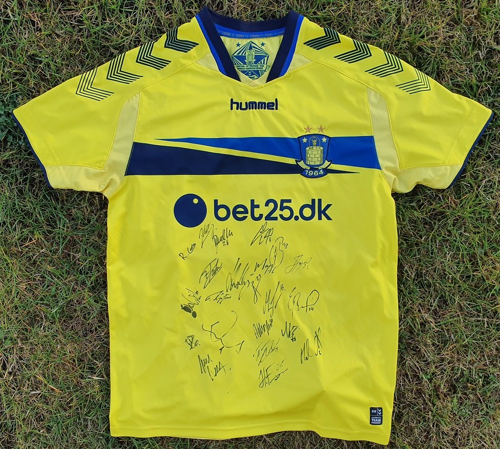 Brondby Home football shirt 2013 - 2015. Sponsored by bet25.dk