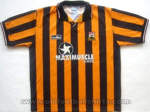 Barnet Home Fußball-Trikots 2001 - 2002
