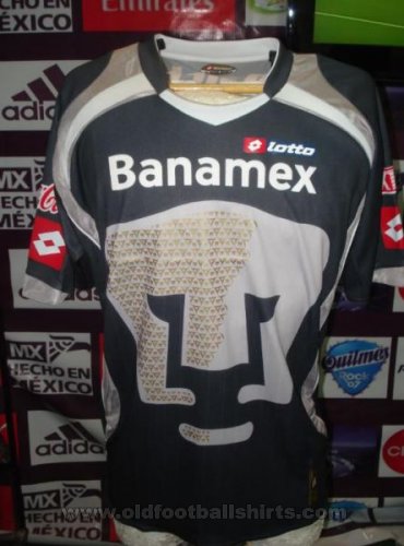 Club Universidad Nacional Goalkeeper football shirt 2009 - ?