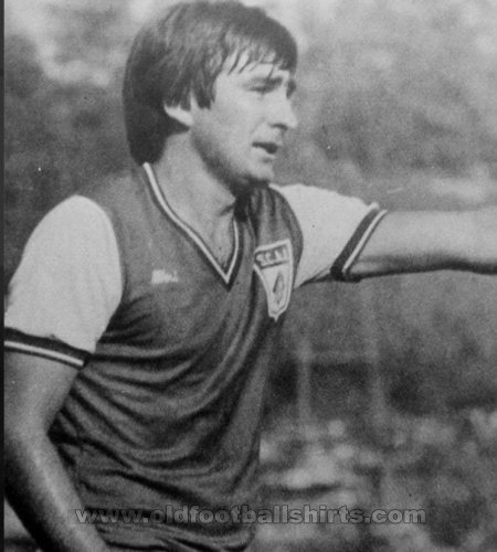 South China AA Home baju bolasepak 1983 - 1984