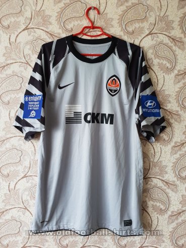 Shakhtar Donetsk Goalkeeper football shirt 2010 - 2011