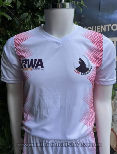 Club Licántropos Home football shirt 2021 - 2022