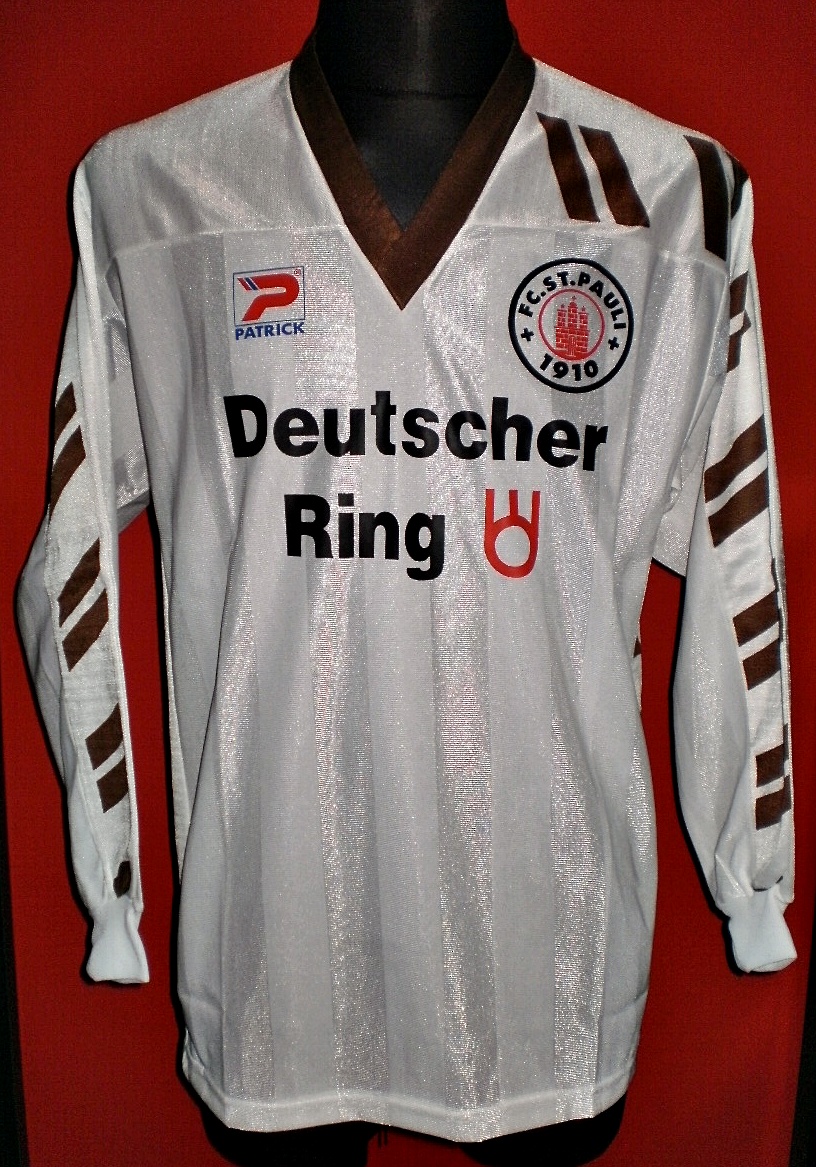 Maillot FC St Pauli Taille L – Occasion En Bon état – Marque Hummel – Noir – Idéal Supporter