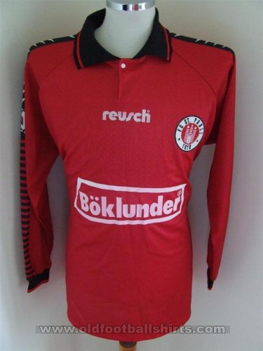 St Pauli Away football shirt (unknown year)