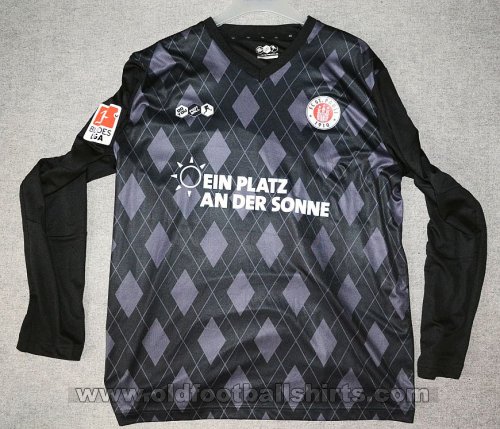 St Pauli Goalkeeper football shirt 2011 - 2012