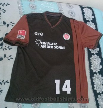 St Pauli Training/Leisure football shirt 2010 - ?