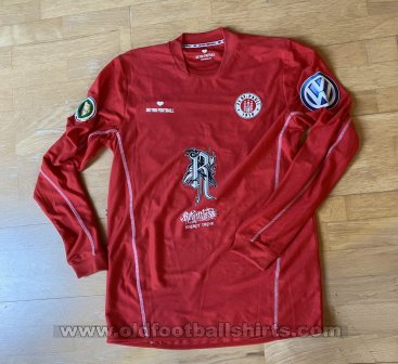 St Pauli Goalkeeper football shirt 2013 - 2014