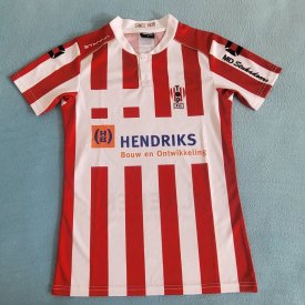 TOP Oss Home football shirt 2021 - 2022 sponsored by Hendriks