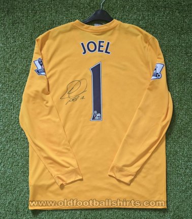 Everton Goalkeeper football shirt 2013 - 2014