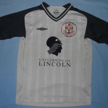 Lincoln City Выездная футболка 2009 - 2010 sponsored by University of Lincoln