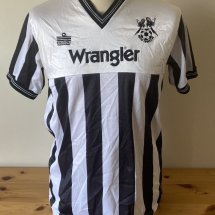 Notts County Home חולצת כדורגל 1986 - 1987 sponsored by Wrangler