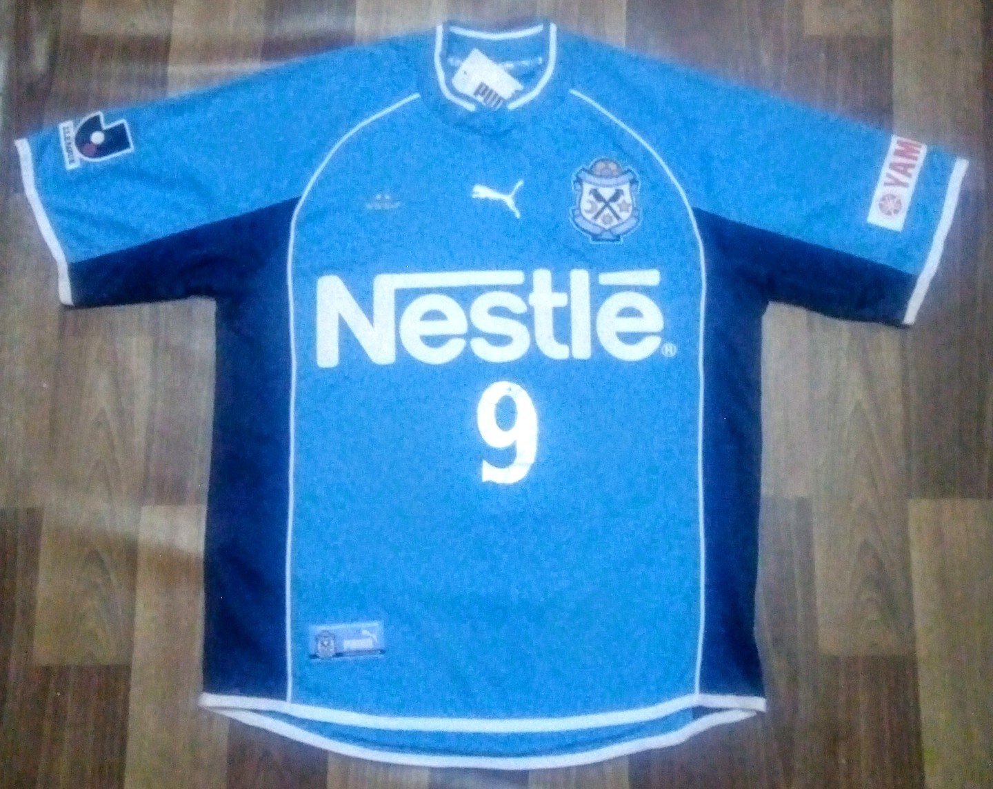 Maillot PUMA Jubilo Iwata Domicile 2002 – Taille M – Collector J League – Nestlé Sponsor