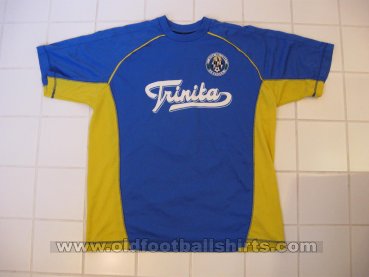 Oita Trinita Training/Leisure football shirt 2002 - ?